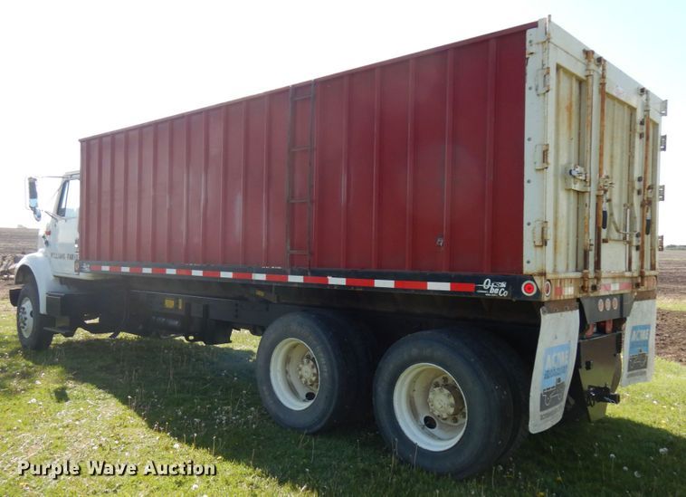 image for item IT9376 1990 International 8100  dump truck