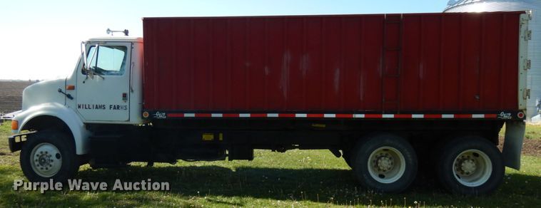 image for item IT9376 1990 International 8100  dump truck