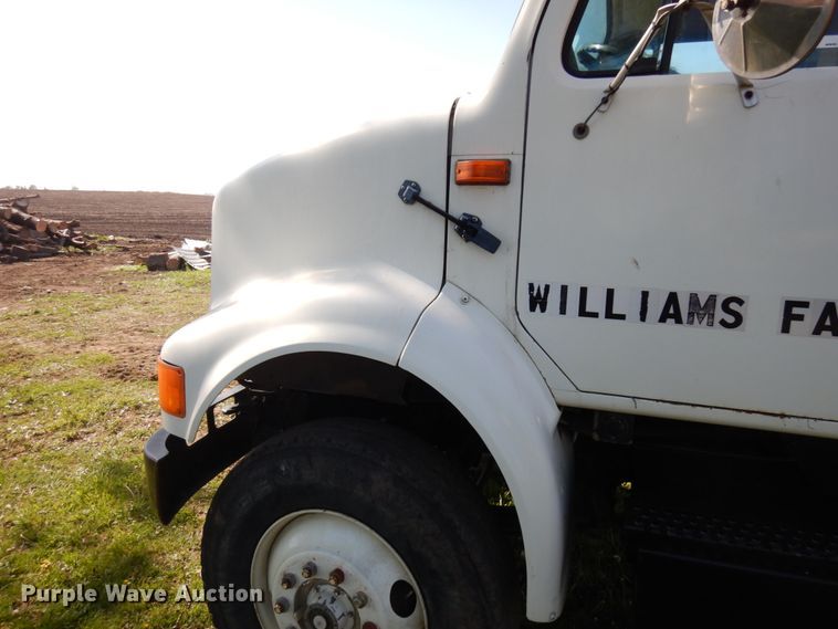 image for item IT9376 1990 International 8100  dump truck