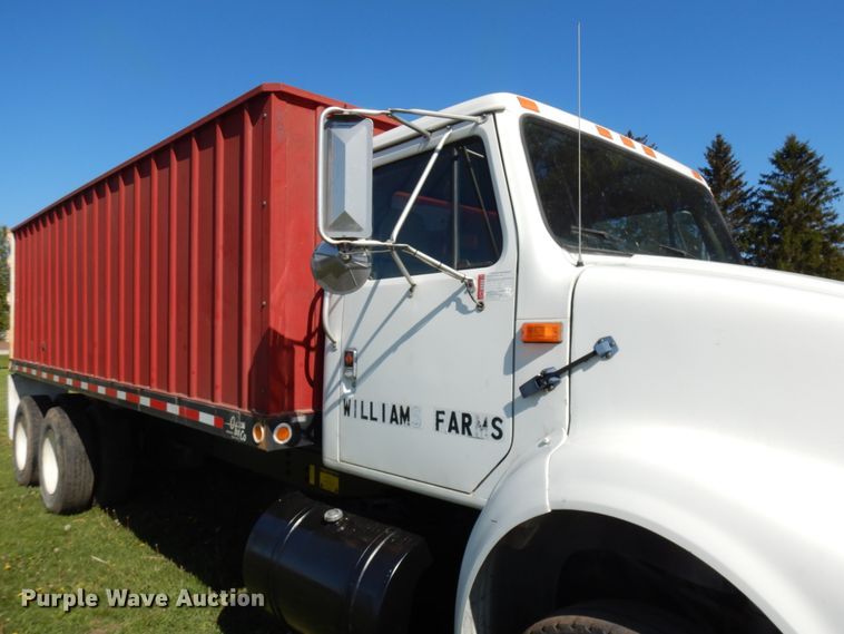 image for item IT9376 1990 International 8100  dump truck