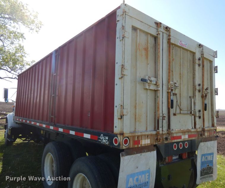 image for item IT9376 1990 International 8100  dump truck