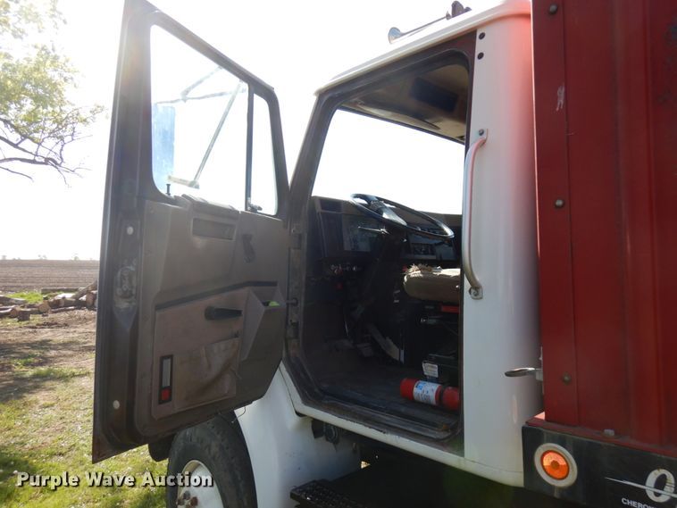 image for item IT9376 1990 International 8100  dump truck