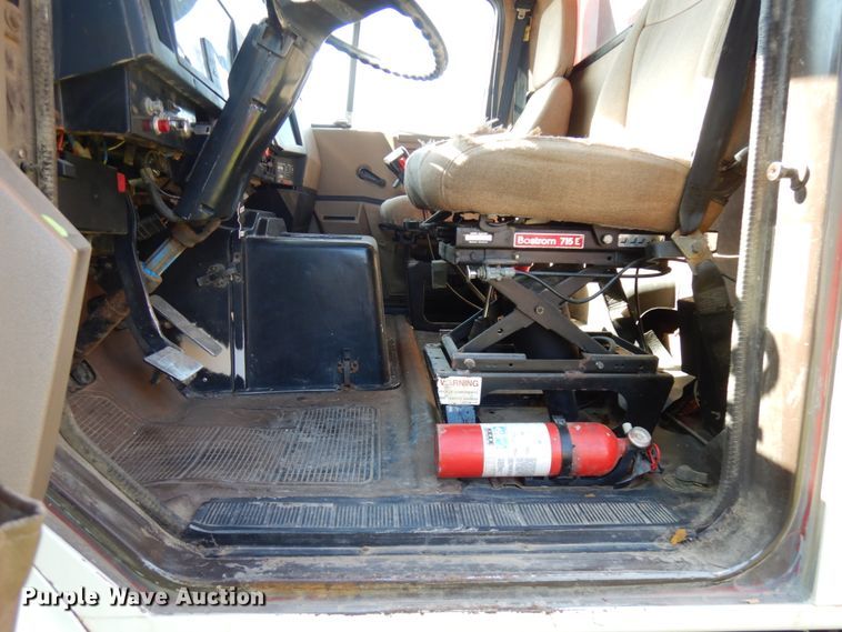 image for item IT9376 1990 International 8100  dump truck