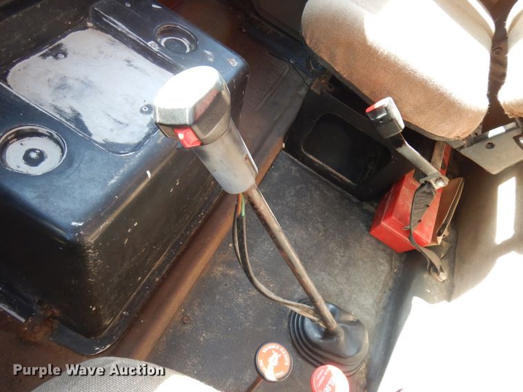 image for item IT9376 1990 International 8100  dump truck