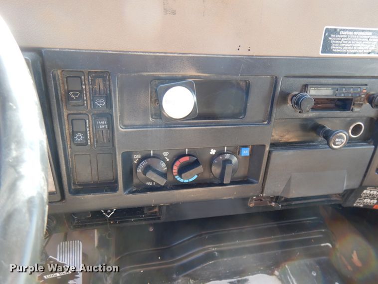 image for item IT9376 1990 International 8100  dump truck