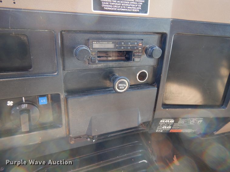 image for item IT9376 1990 International 8100  dump truck