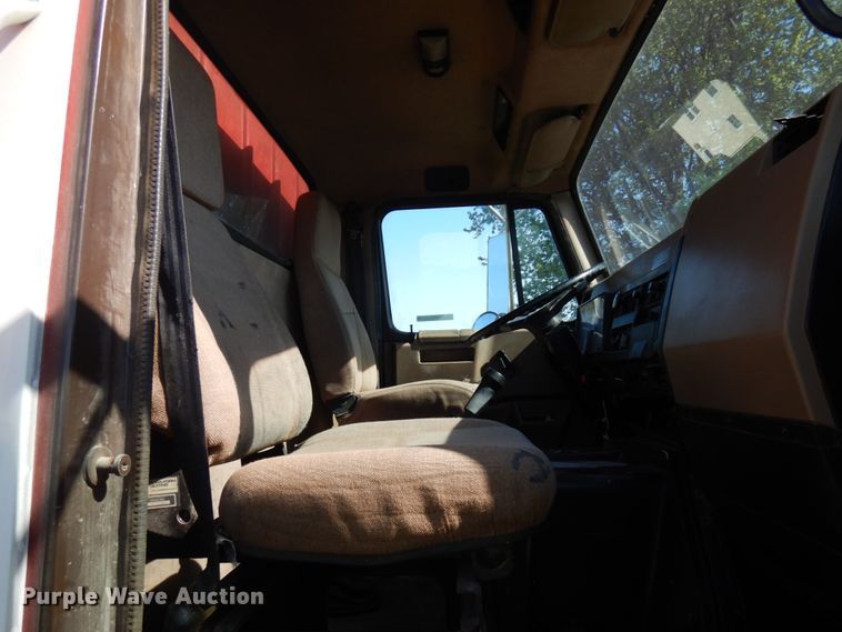 image for item IT9376 1990 International 8100  dump truck