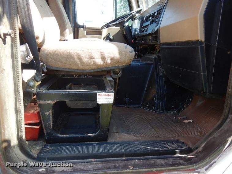 image for item IT9376 1990 International 8100  dump truck