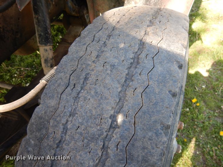 image for item IT9376 1990 International 8100  dump truck