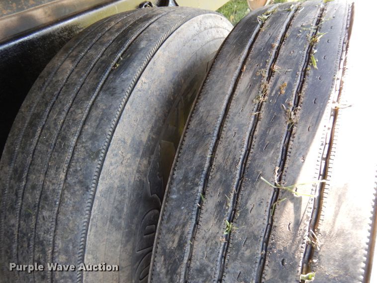 image for item IT9376 1990 International 8100  dump truck