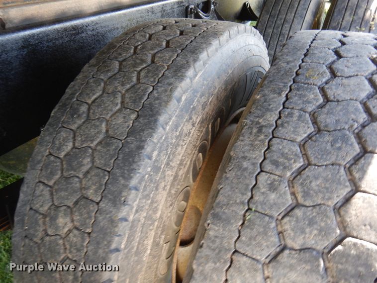 image for item IT9376 1990 International 8100  dump truck