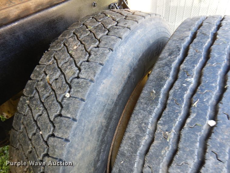 image for item IT9376 1990 International 8100  dump truck