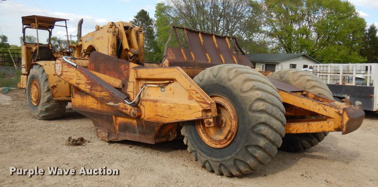 image for item IT9410 1965 International 270  scraper