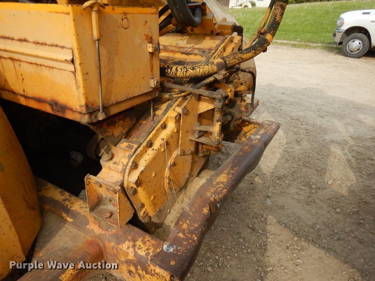 image for item IT9410 1965 International 270  scraper