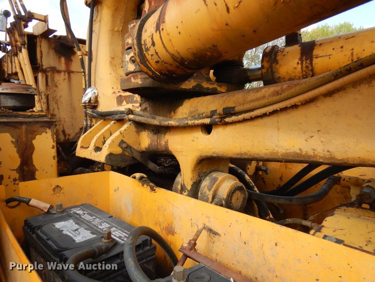 image for item IT9410 1965 International 270  scraper