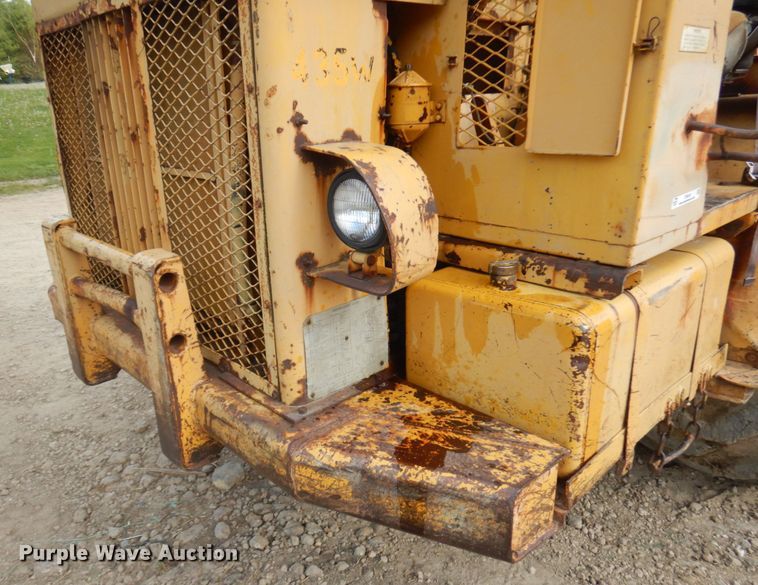 image for item IT9410 1965 International 270  scraper