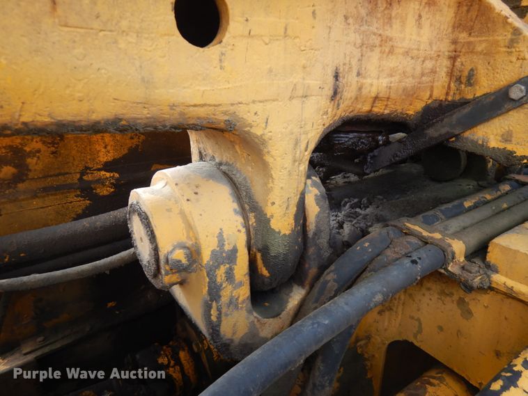 image for item IT9410 1965 International 270  scraper