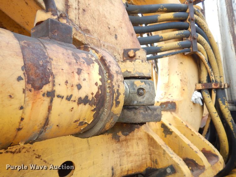 image for item IT9410 1965 International 270  scraper