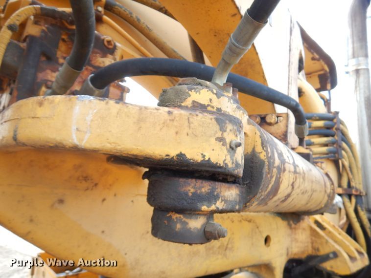 image for item IT9410 1965 International 270  scraper