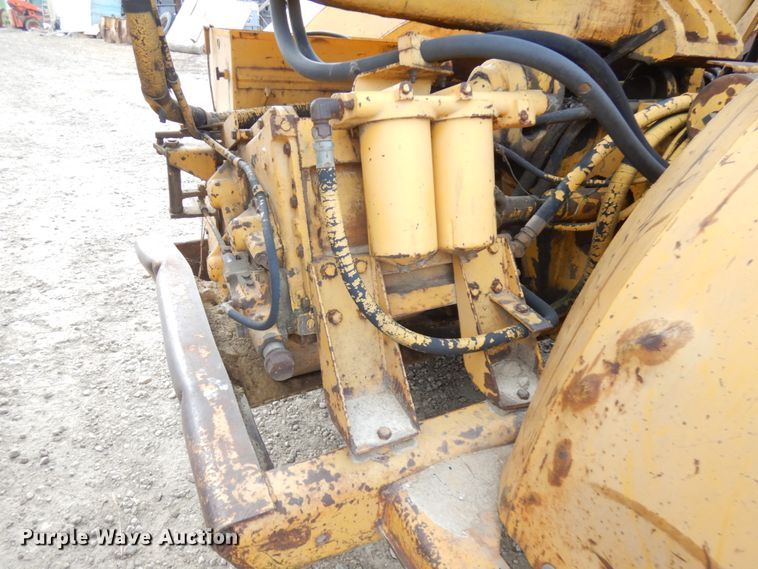 image for item IT9410 1965 International 270  scraper