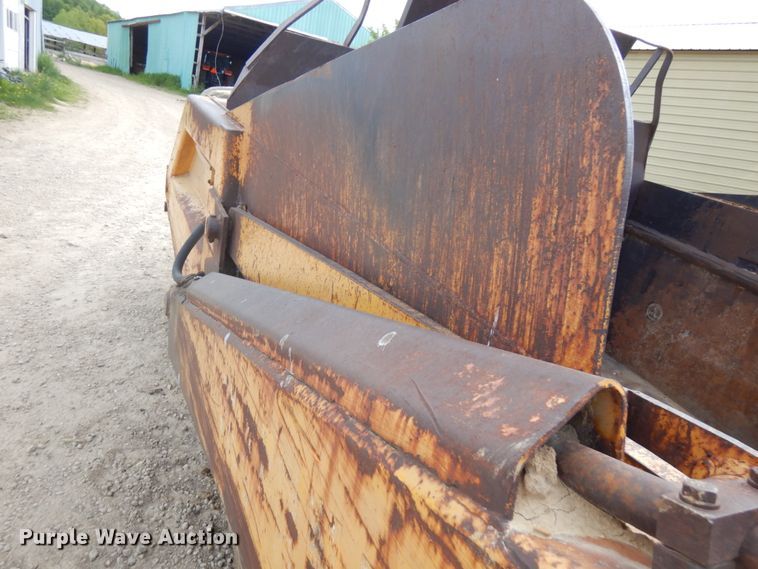 image for item IT9410 1965 International 270  scraper