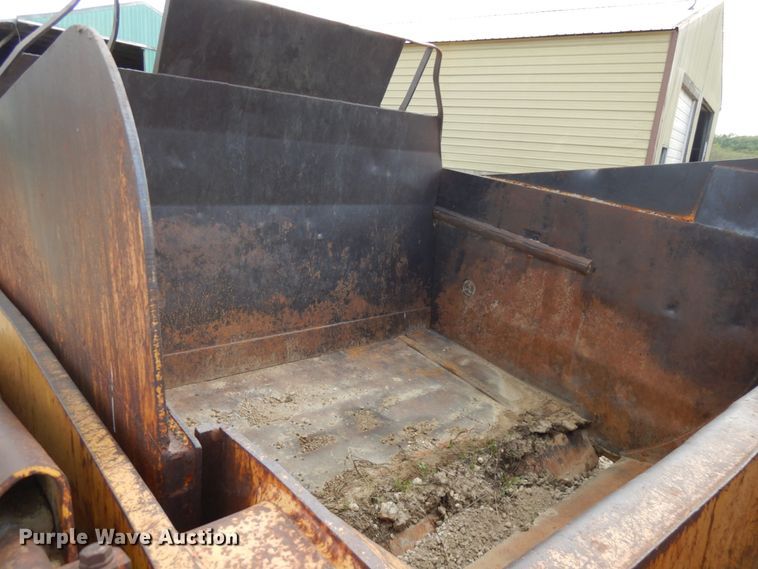 image for item IT9410 1965 International 270  scraper