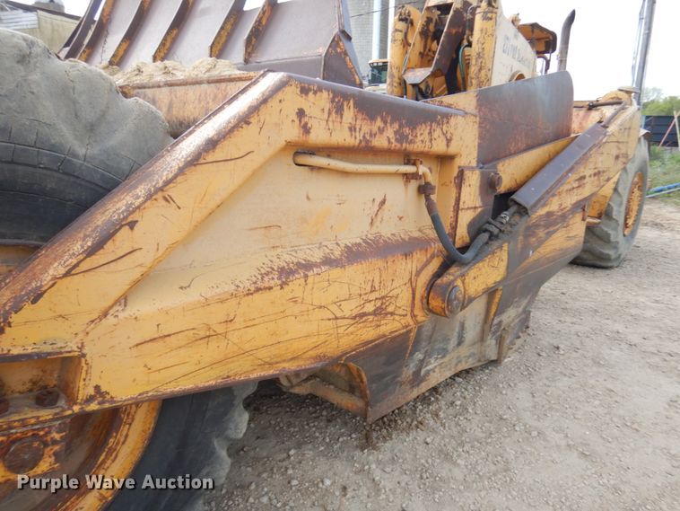 image for item IT9410 1965 International 270  scraper