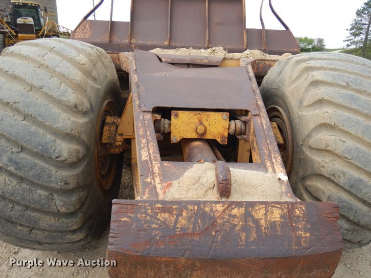 image for item IT9410 1965 International 270  scraper