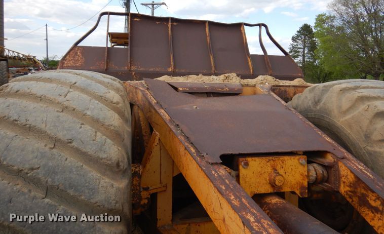 image for item IT9410 1965 International 270  scraper