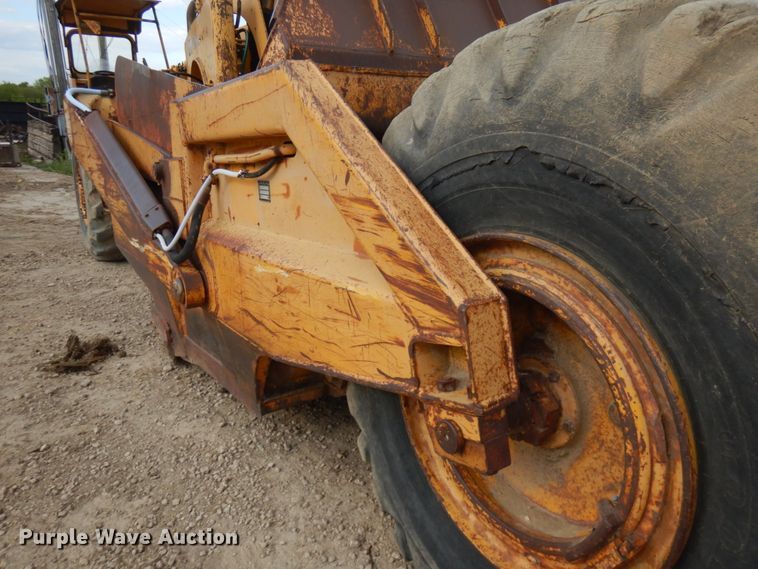 image for item IT9410 1965 International 270  scraper