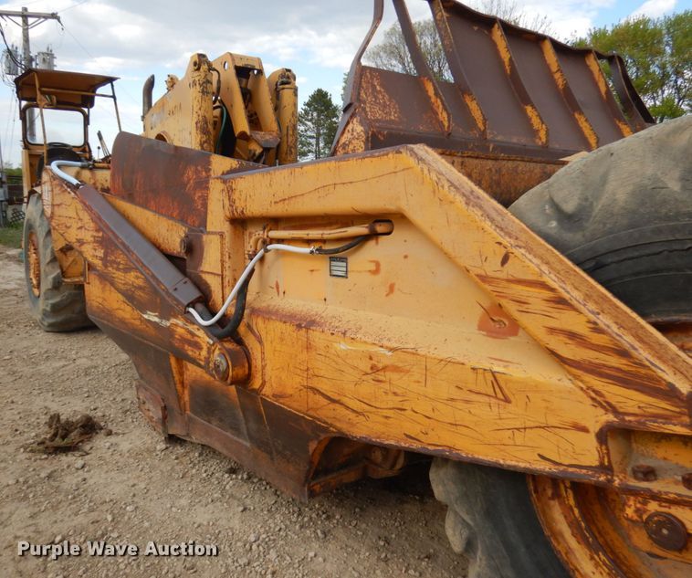 image for item IT9410 1965 International 270  scraper