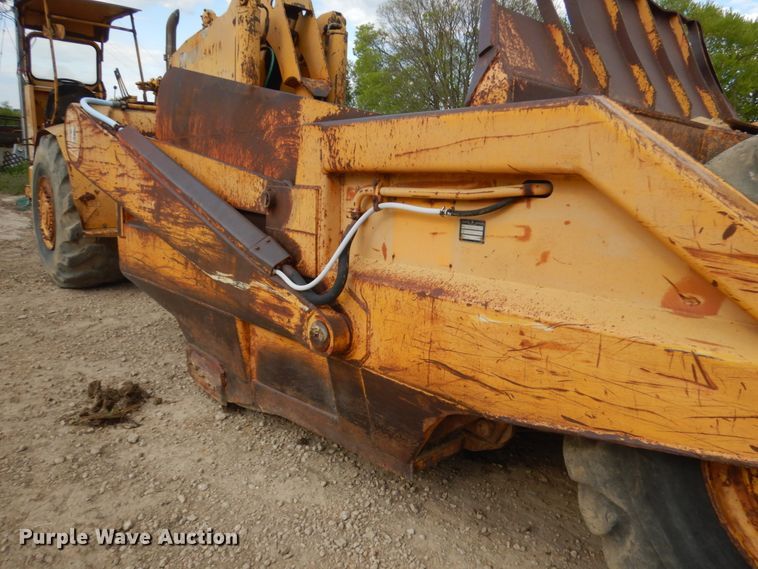 image for item IT9410 1965 International 270  scraper