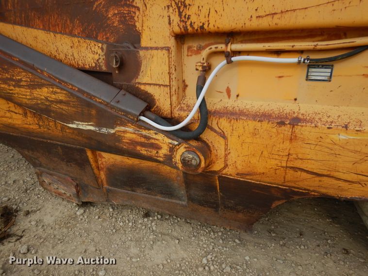 image for item IT9410 1965 International 270  scraper