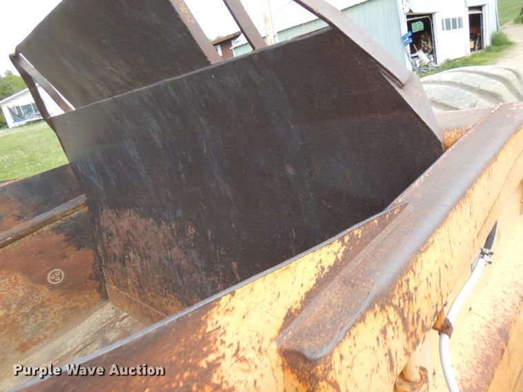 image for item IT9410 1965 International 270  scraper