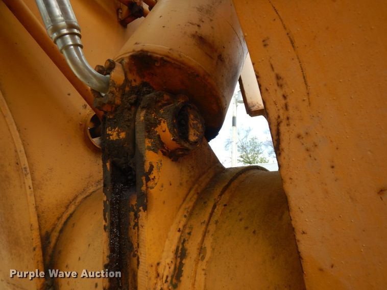 image for item IT9410 1965 International 270  scraper