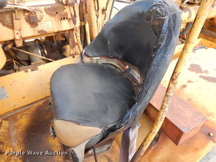 image for item IT9410 1965 International 270  scraper