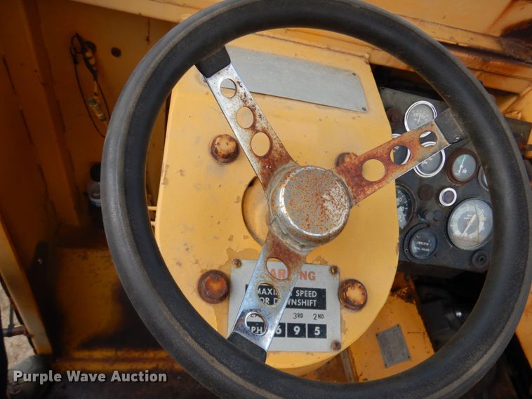 image for item IT9410 1965 International 270  scraper