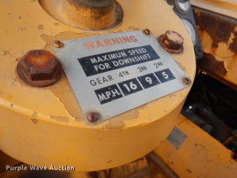 image for item IT9410 1965 International 270  scraper