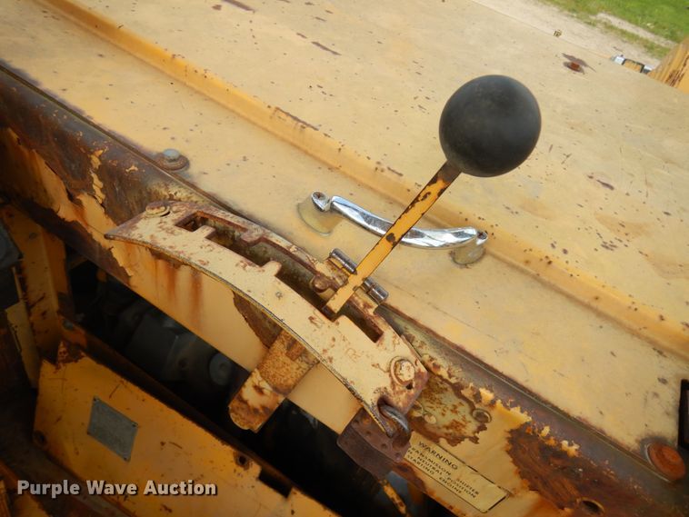 image for item IT9410 1965 International 270  scraper