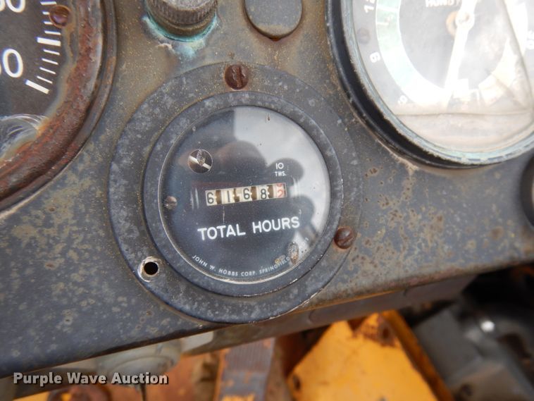 image for item IT9410 1965 International 270  scraper