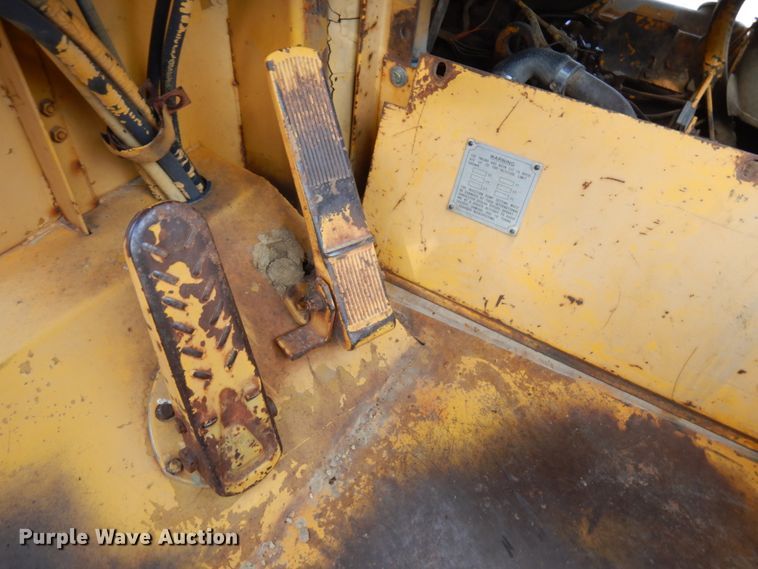 image for item IT9410 1965 International 270  scraper