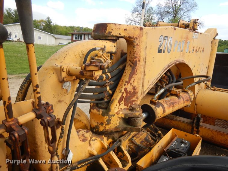 image for item IT9410 1965 International 270  scraper