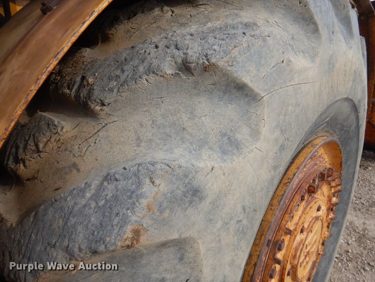 image for item IT9410 1965 International 270  scraper