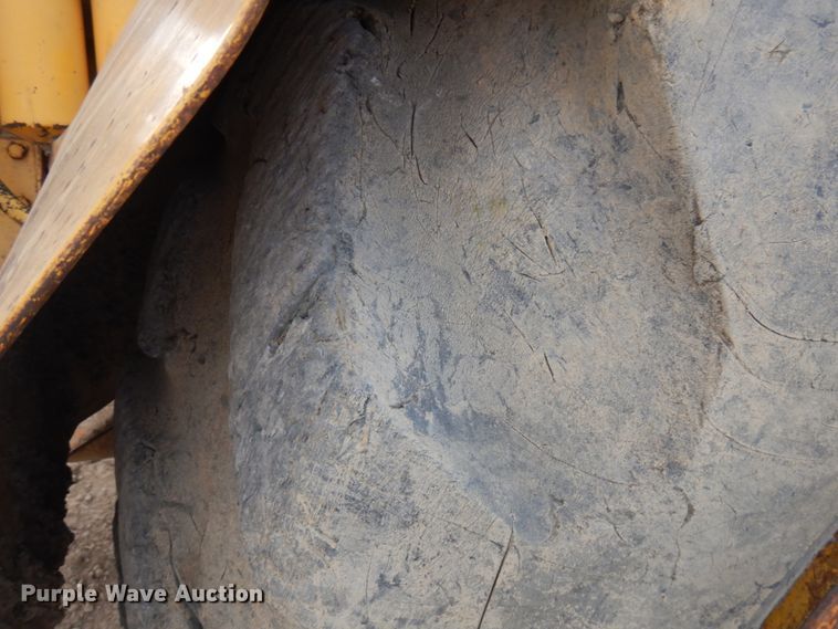 image for item IT9410 1965 International 270  scraper