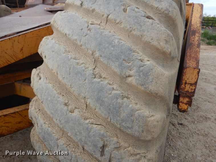 image for item IT9410 1965 International 270  scraper