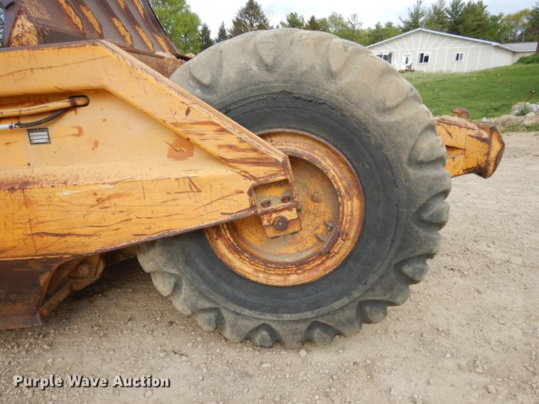 image for item IT9410 1965 International 270  scraper