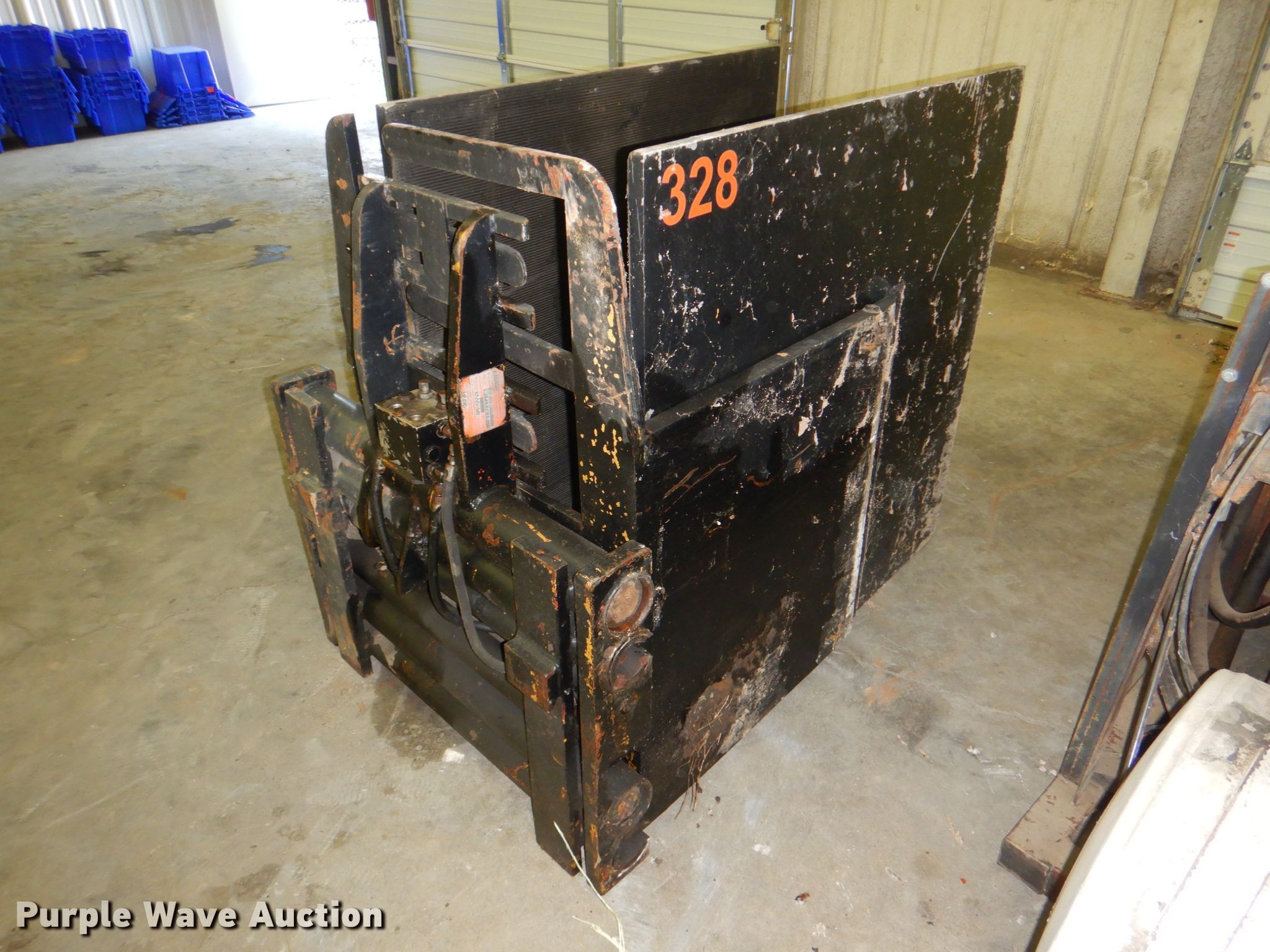 Atlas CC35E forklift squeeze clamp in Justin, TX Item DH5394 sold