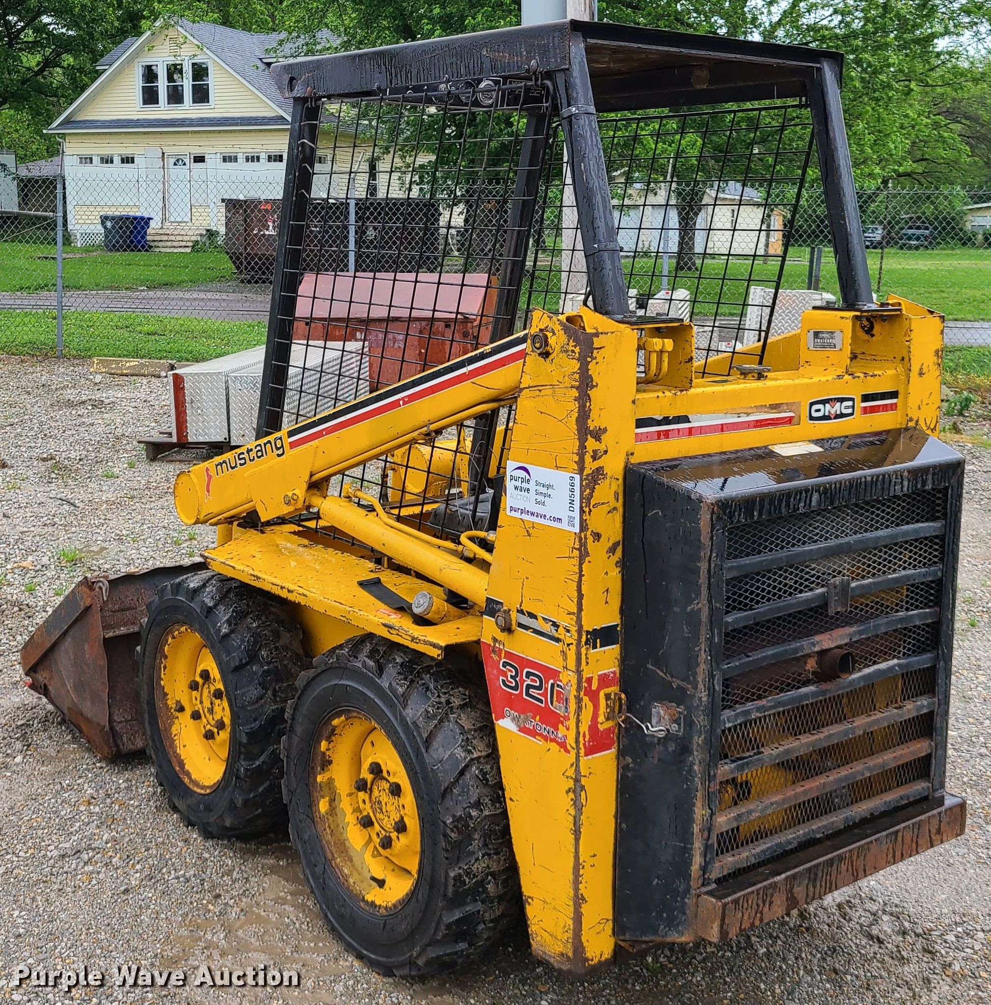 Mustang 320 skid steer loader in Sedalia, MO Item DN5669 sold