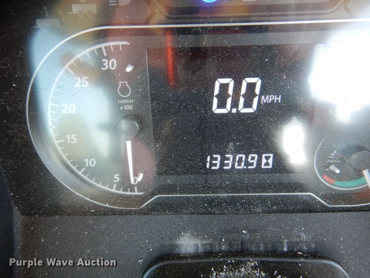 image for item DA5294 2011 John Deere 5085M  tractor