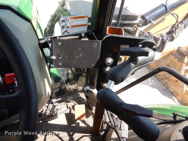 image for item DA5294 2011 John Deere 5085M  tractor